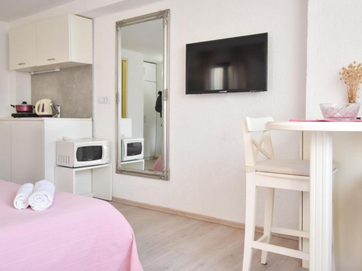 Studios Barre With Jacuzzi Rovinj Exterior foto